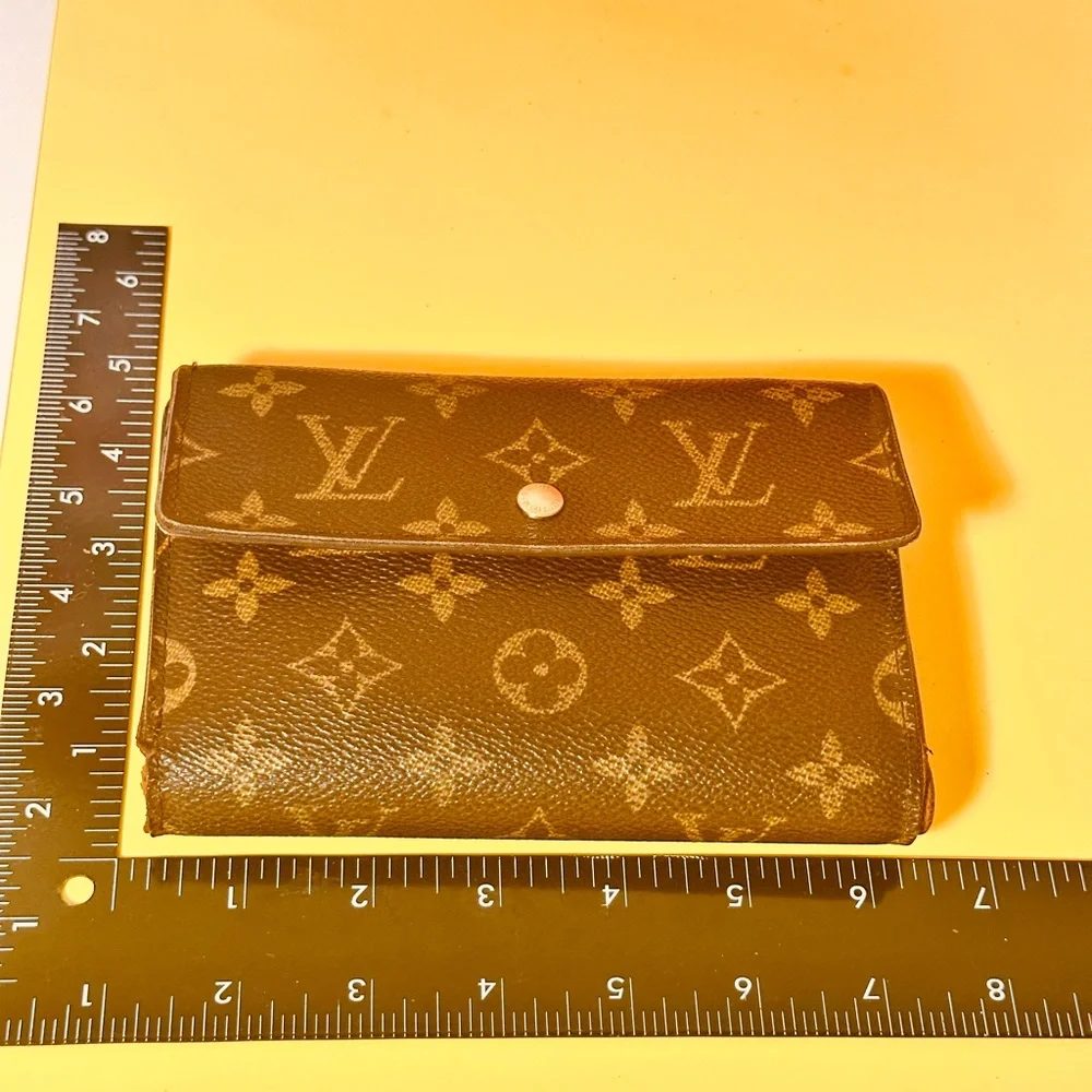 Louis Vuitton Monogram passport Wallet - Picture 13 of 15